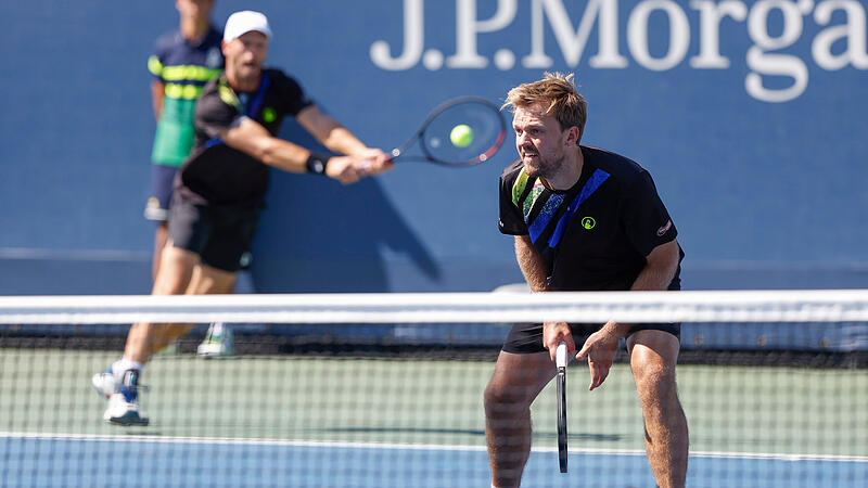 Die Abstimmung scheint wieder zu stimmen: Nach einem wilden ersten Satz setzen Kevin Krawietz (vorne) und Tim P&uuml;tz zum Turnaround an