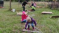 Ein Lehrgarten, den kleine und große Gartenfreunde nutzen dürfen, entstand am Überlaufbecken Richtung Aura. Das Projekt realisierte der Verein für Gartenpflege und Landschaftskultur Elfershausen mit Mitteln aus dem Regionalbudget.