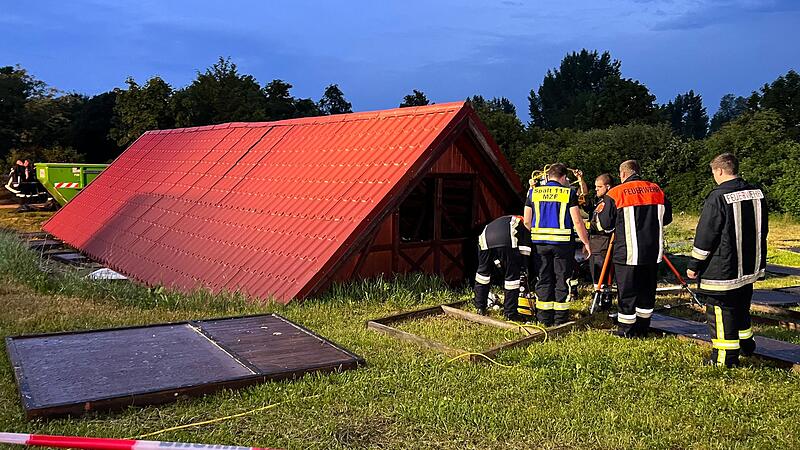Hütte bei Unwetter eingestürzt Hütte bei Unwetter eingestürzt