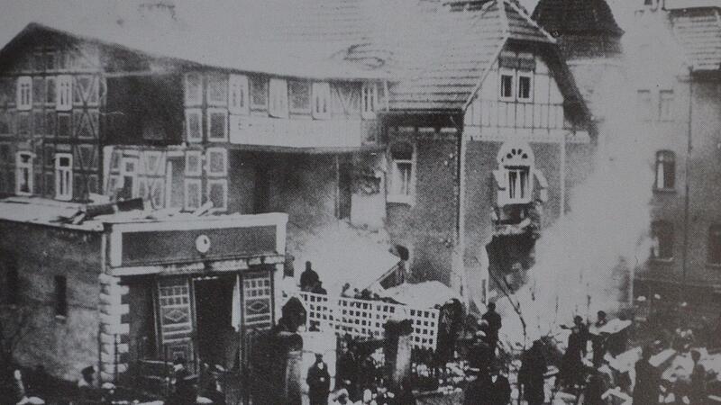 Das Haus in der Schellerstra&szlig;e nach der Explosion in den Kellerr&auml;umen.