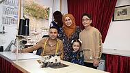 Mit seiner eigenen kleinen Schneiderei kann  Rakan Ali für seine Frau Mezkin Hussein und die beiden Kinder Ella und Ivan sorgen.