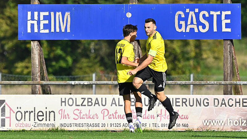 SC Adelsdorf kommt gegen Reuth aus der Krise Nach sechs Minuten schon Doppeltorschütze: Pascal Benes (rechts) und der SC Adelsdorf beendeten gegen die SpVgg Reuth ihre Niederlagenserie.