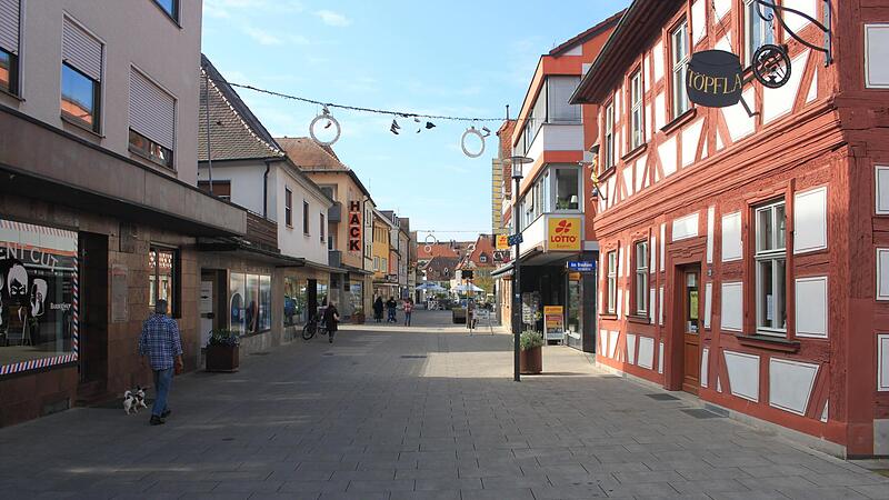 Die Höchstadter Hauptstraße könnte in Zukunft für Autofahrer tabu sein.