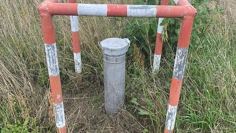 Eine Grundwassermessstelle im Wasserschutzgebiet Ha&szlig;furt