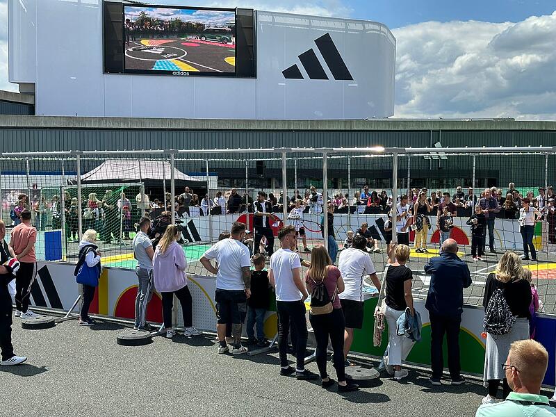 DFB-Torwandschießen in HerzogenaurachDFB-Torwandschießen in Herzogenaurach DFB-Torwandschießen in HerzogenaurachDFB-Torwandschießen in Herzogenaurach