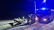Unfall KirchehrenbachForchheim & Fränkische Schweiz Unfall am Montagabend im Schnee: Ein Auto hat sich zwischen Kirchehrenbach und Wiesenthau neben dem Bahngleis überschlagen.