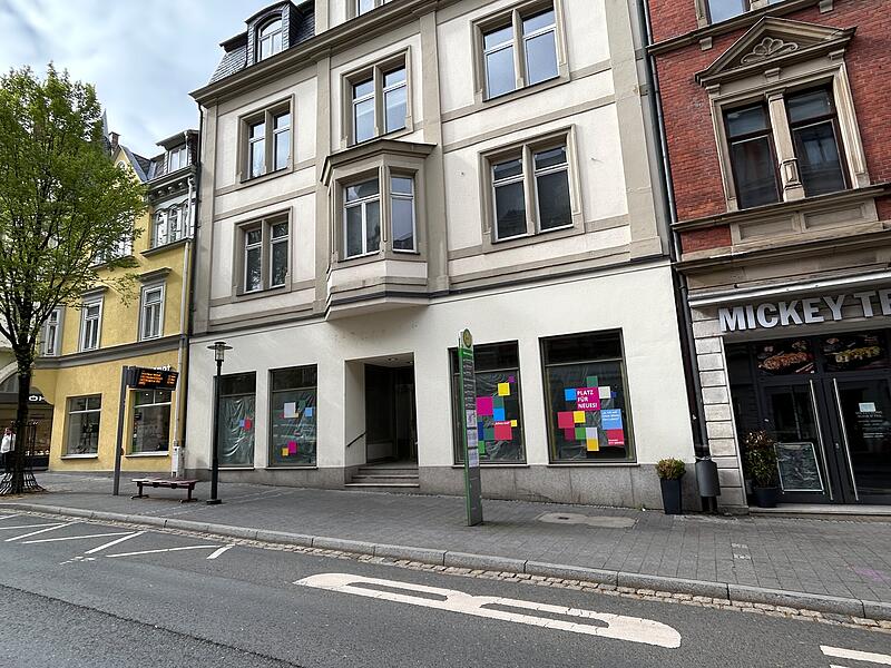 Leerstand in der Mohrenstra&szlig;e verschwindet: In den ehemaligen &bdquo;Fielmann&ldquo; zieht bald das Spielwarengesch&auml;ft &bdquo;Schleier Eule&ldquo; ein.