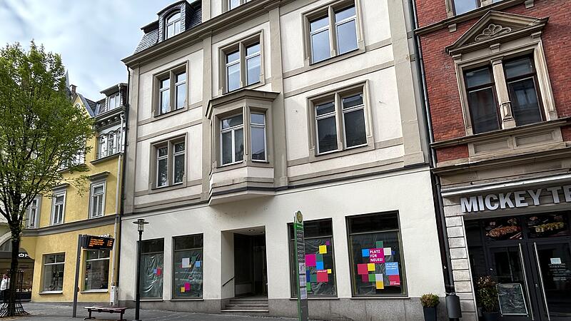 Leerstand in der Mohrenstra&szlig;e verschwindet: In den ehemaligen &bdquo;Fielmann&ldquo; zieht bald das Spielwarengesch&auml;ft &bdquo;Schleier Eule&ldquo; ein.