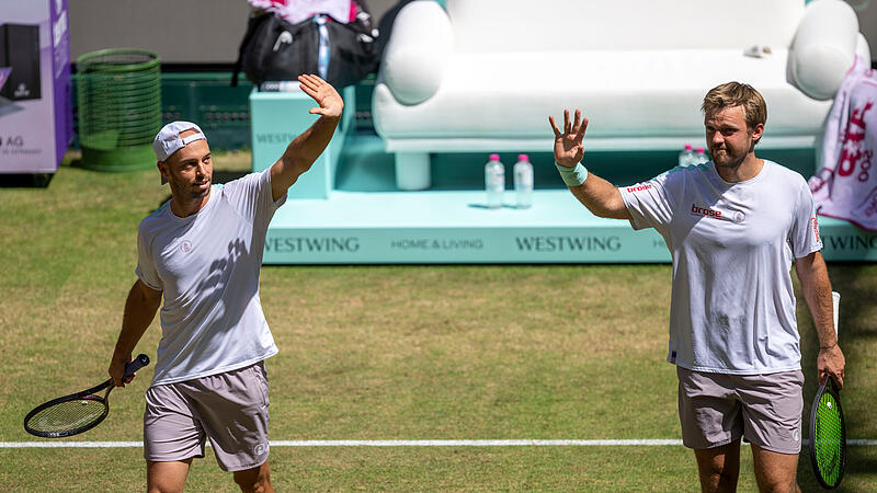 Kevin Krawietz (rechts) und Tim P&uuml;tz stehen bei den Terra Wortmann Open in Halle/Westfalen im Finale.
