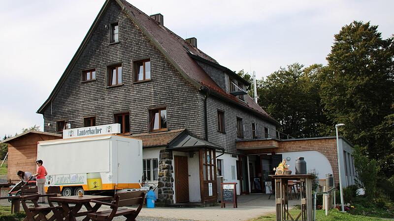 Das Würzburger Haus ist ein beliebter Ausflugspunkt in den Schwarzen Bergen. Foto: Ulrike Müller