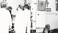 Die 22222 auf dem Auto: Ein Rettungswagen in Erlangen in den 1970-er Jahren