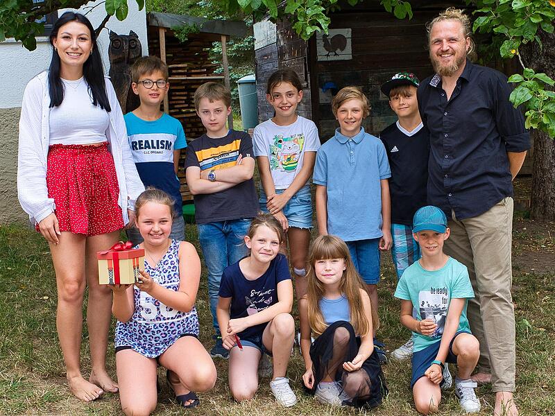 Viel Spaß hatten die Kinder vom „Kinderhaus Kunterbunt“ in Ramsthal beim Besuch auf dem Ökohof Kaufmann. Viel Spaß hatten die Kinder vom „Kinderhaus Kunterbunt“ in Ramsthal beim Besuch auf dem Ökohof Kaufmann.