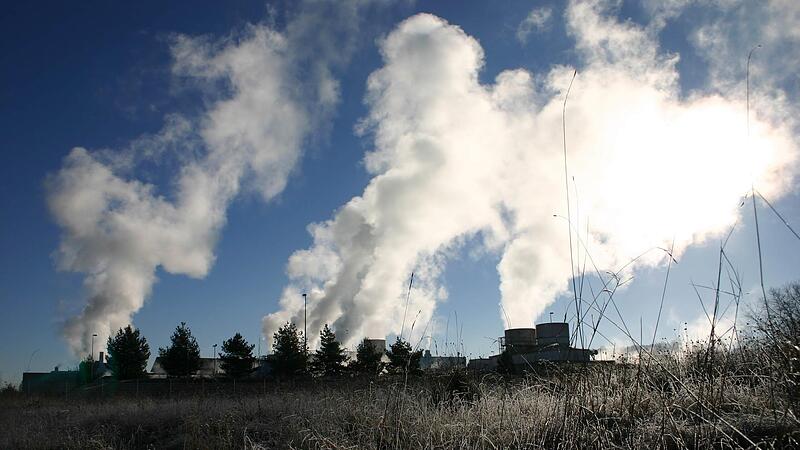 Bisher gibt es Dampfwolken vor allem &uuml;ber der Papierfabrik in Eltmann. Zapft man die hei&szlig;e Quelle im Untergrund an, wird der ganze Landkreis vernebelt.