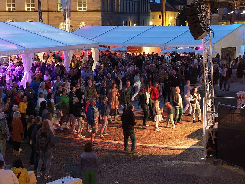 Stimmung beim Schlossplatzfest 2023 in Coburg