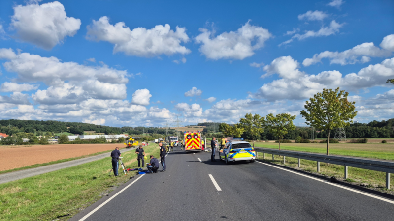 Schwerer Unfall auf B303 bei Sonnefeld &ndash; Biker schwebt in Lebensgefahr