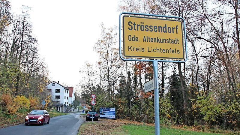 Der Gemeinderat beharrt weiterhin darauf, die Geschwindigkeit in Strössendorf auf Tempo 30 zu reduzieren. Das Landratsamt hält dies für rechtswidrig. Das Tempo-30-Schild gilt nur für für die Einbuchtung am Ortsteingang. Der Gemeinderat beharrt weiterhin darauf, die Geschwindigkeit in Strössendorf auf Tempo 30 zu reduzieren. Das Landratsamt hält dies für rechtswidrig. Das Tempo-30-Schild gilt nur für für die Einbuchtung am Ortsteingang.