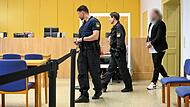Kai K. auf dem Weg in den Gerichtssaal: Eigentlich sollte am zwölften Prozesstag in dem Verfahren gegen den Kopf von "Go&amp;Change" vor dem Landgericht Schweinfurt die Nummer zwei der Gemeinschaft aussagen. Daraus wurde erneut nichts.