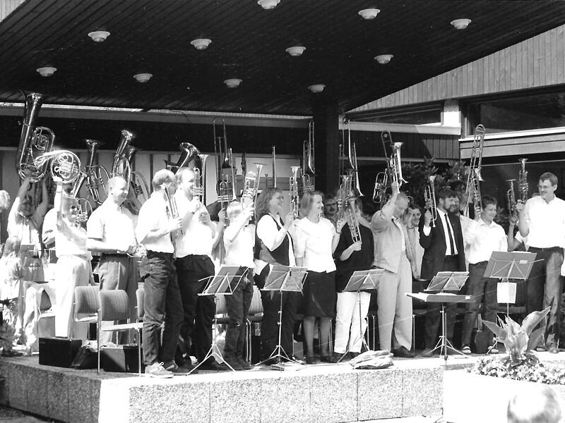 1995 bei einem Ständchen im Georgi-Park. 1995 bei einem Ständchen im Georgi-Park.
