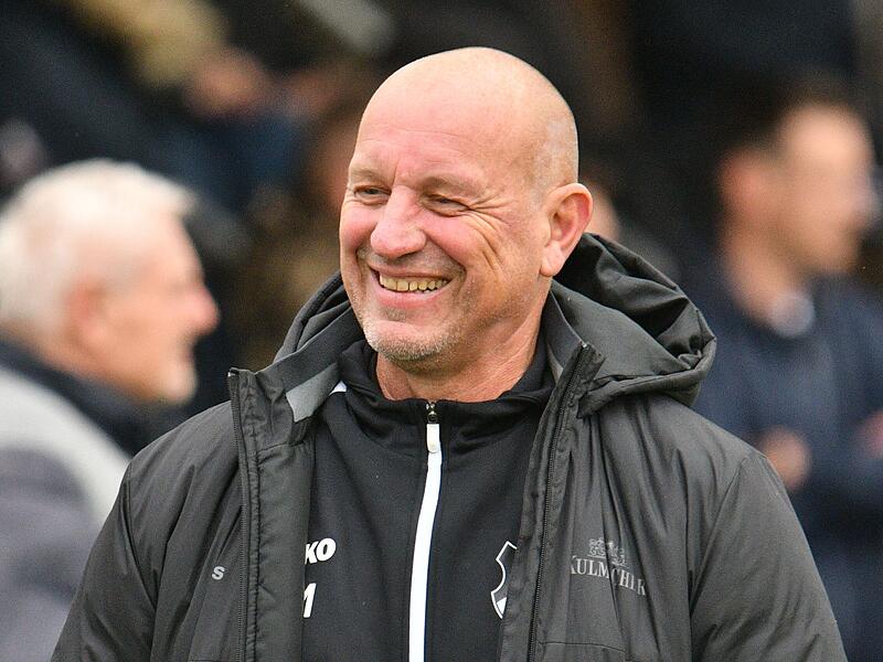 Hat gut lachen: Trainer Oliver Müller führt mit seinem FC Burgkunstadt aktuell die Kreisliga Kronach/Lichtenfels an.