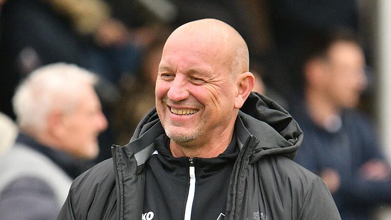 Hat gut lachen: Trainer Oliver M&uuml;ller liegt mit seinem FC Burgkunstadt aktuell auf Platz drei in der Kreisliga Kronach/Lichtenfels.