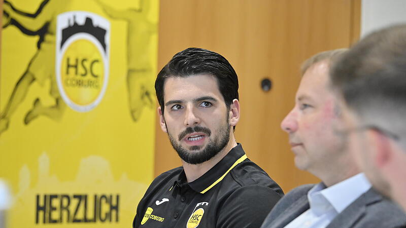 Savvas Savvas bei der Auftakt-PK 2026/27 des HSC 2000 Coburg.