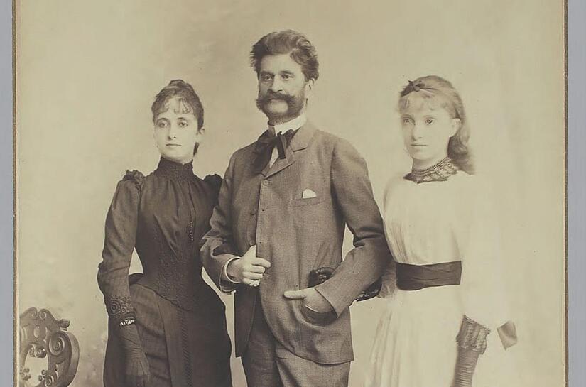 Die Familie: Johann Strauss Sohn mit Ehefrau Adele (links) und Stieftochter Alice (rechts).