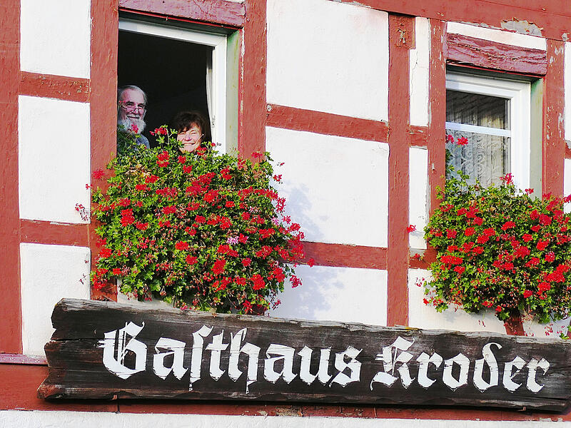 Stefan und Maria Kroder (Familienarchiv): Mit dem Gasthaus Kroder verliert die Fr&auml;nkische mehr als nur eine Dorfwirtschaft.
