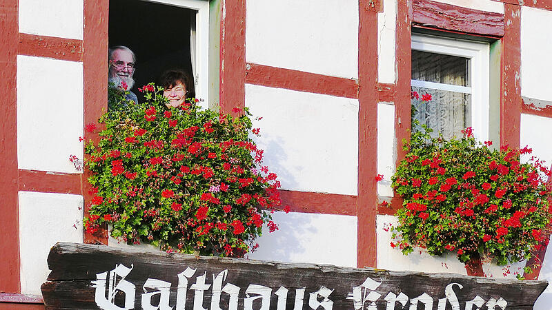 Stefan und Maria Kroder (Familienarchiv): Mit dem Gasthaus Kroder verliert die Fr&auml;nkische mehr als nur eine Dorfwirtschaft.