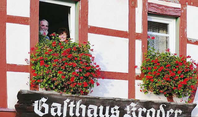 Stefan und Maria Kroder (Familienarchiv): Mit dem Gasthaus Kroder verliert die Fr&auml;nkische mehr als nur eine Dorfwirtschaft.