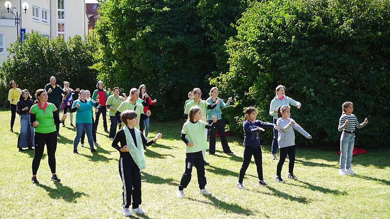 Tanz-Flashmob im Siebener-Park Bad Br&uuml;ckenau.