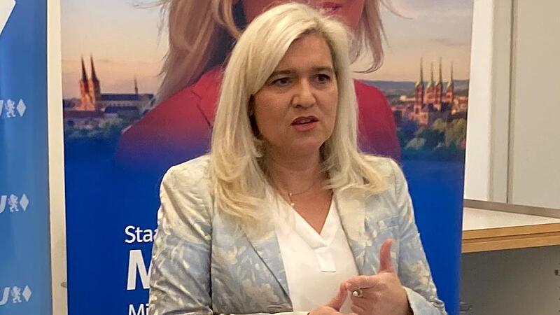 Melanie Huml beim Pressegespr&auml;ch in Bamberg