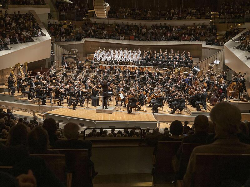 Mit Anton Bruckners &raquo;Romantischer&laquo; Vierter reist das Deutsche Symphonie-Orchester Berlin unter Tugan Sokhiev an.