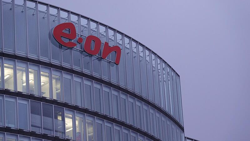 In der Region h&auml;ufen sich die Beschwerden &uuml;ber Haust&uuml;rgesch&auml;fte mit Eon. Doch der Konzern will weiter an der Praxis festhalten.
