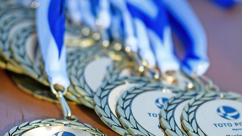 Das Ziel ist die Siegermedaille: Der Toto-Pokal im Kreis ER/PEG wird in der Vorrunde in einer Gruppenphase ausgetragen.