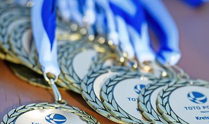 Das Ziel ist die Siegermedaille: Der Toto-Pokal im Kreis ER/PEG wird in der Vorrunde in einer Gruppenphase ausgetragen.