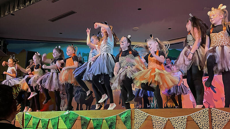 Der Auftritt der &bdquo;Mini-Garde&ldquo; stie&szlig; auf Begeisterung.