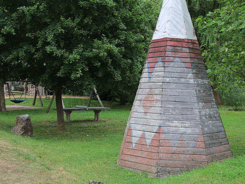Tipi am Spielplatz in Wirmsthal