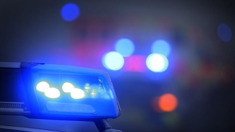 Polizeiauto mit Blaulicht - Symbolbild Polizeiauto mit Blaulicht - Symbolbild