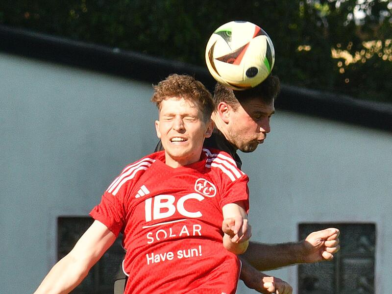 Der Lichtenfelser Felix Lausch (vorne) kehrt nach einer Verletzung zum wichtigen Spiel gegen die DJK Hain wieder in  den Kader zurück.