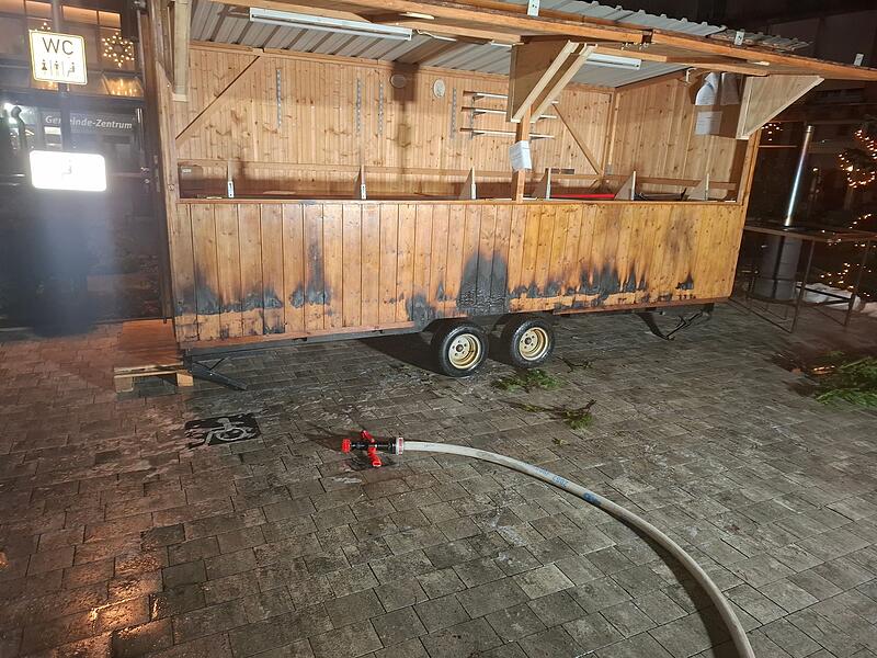 Buden am Christkindlmarkt in Schorndorf angezündet