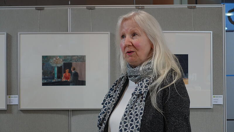 Margit Schuler pr&auml;sentiert stolz ihre Werke (wie etwa &bdquo;Encounter&ldquo;, Acryl auf Papier) bei der 19. Ausgabe der Veranstaltungsreihe Kunst&Genuss im Landkreis Forchheim.