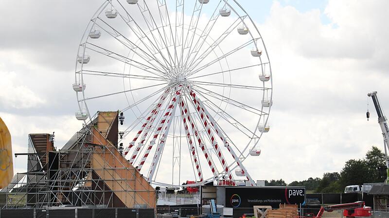 Das Riesenrad  auf dem Gel&auml;nde des Open-Beatz-Festivals 2019 war am Tag nach dem Ungl&uuml;ck  von der Polizei f&uuml;r Ermittlungen abgesperrt.