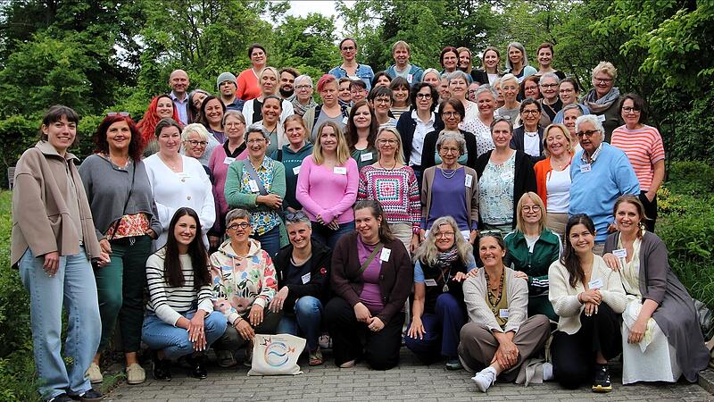 Beim „TrostBeReich“-Fachsymposium für Familientrauerbegleitung wurden den knapp 70 Teilnehmern am Wochenende vielfältige Vorträge, Workshops, Ausstellungen und Raum zu Austausch zu Themen rund um Trauer geboten.