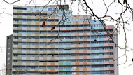 Langer_Johann Der Lange Johan, ein Wohnkomplex in Erlangen, ist mit fast 400 Wohneinheiten als Bayerns größtes Wohnhaus bekannt.