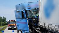 Unfall mit mehreren Lastwagen auf der A93 Unfall mit mehreren Lastwagen auf der A93