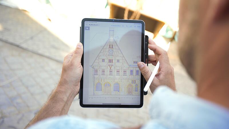 Bits und Bytes: Ohne Tablet geht auf Forchheims Rathausbaustelle nichts. Wieso Digitalisierung auch zwischen Baggern und Bohrmaschinen kaum mehr wegzudenken ist.Forchheim & Fränkische Schweiz Bits und Bytes: Ohne Tablet geht auf Forchheims Rathausbaustelle nichts. Wieso Digitalisierung auch zwischen Baggern und Bohrmaschinen kaum mehr wegzudenken ist.Forchheim & Fränkische Schweiz
