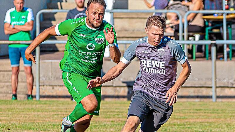 Duell der Spielertrainer Emir Dzenanovic vom ASV Marktschorgast (links) und Florian Thierauf (rechts) von der SG Wirsberg/Kupferberg.Monika Limmer