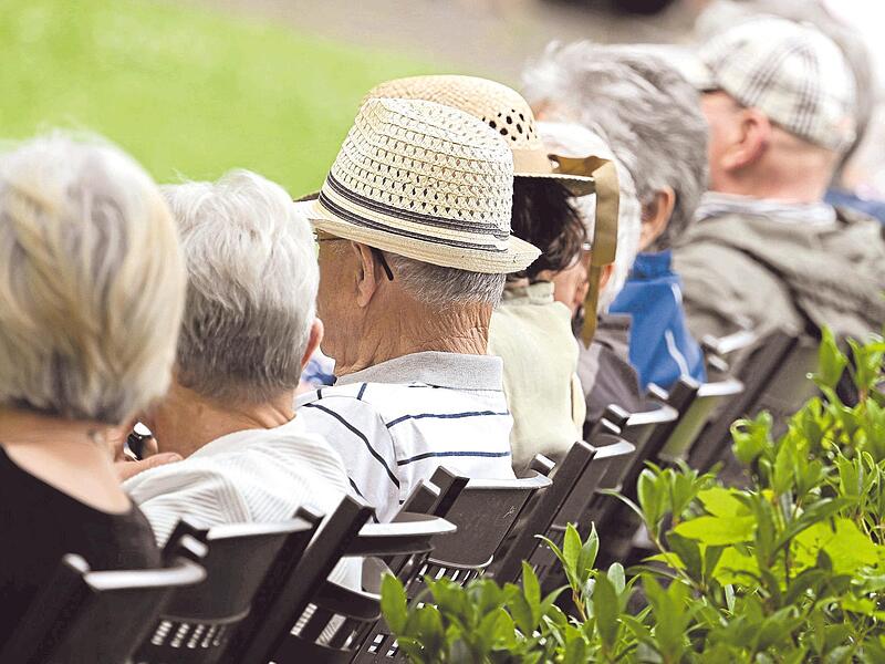 Rund 21 Millionen Rentner leben heute in Deutschland. Tendenz steigend. Um das System bezahlbar zu halten, soll es grundlegend reformiert werden.