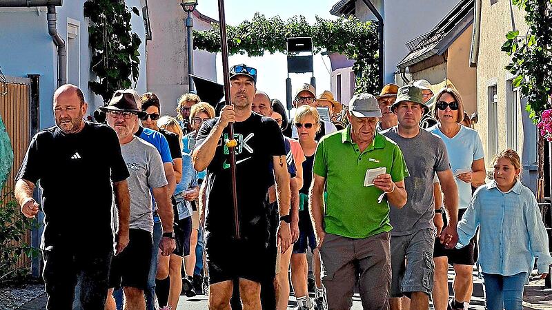 Unser Bild zeigt die Pilgergruppe beim Ausmarsch von Retzbach zurück nach Fuchsstadt. Dieter Büttner Unser Bild zeigt die Pilgergruppe beim Ausmarsch von Retzbach zurück nach Fuchsstadt. Dieter Büttner