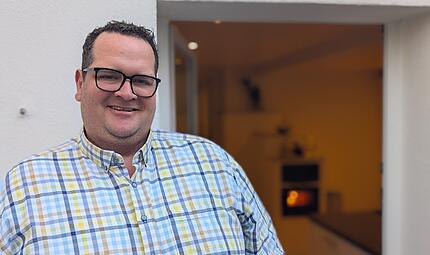 Vor der Wahl ist nach der Wahl: CSU-B&uuml;rgermeisterkandidat ist mit knappem Abstand zum amtierenden German Hacker (SPD) nicht zum B&uuml;rgermeister gew&auml;hlt worden. Mit der Niederlage hat sich Zenger dazu entschlossen, K&auml;mmerer der Stadt zu bleiben und im Gegenzug auf den Sitz im Stadtrat zu verzichten.